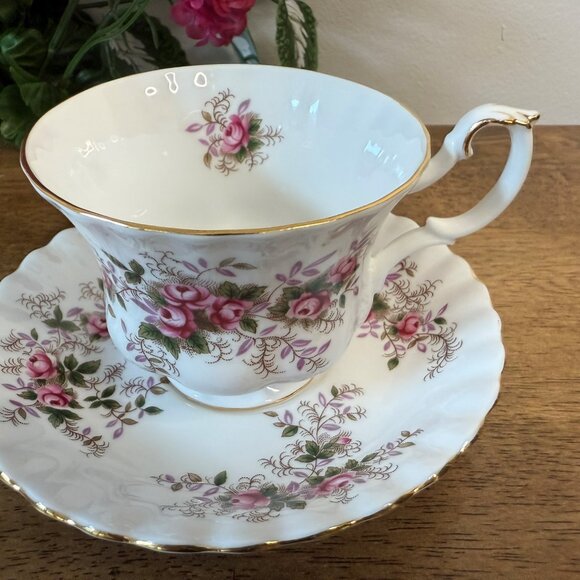 Royal Albert Lavender Rose Teacup and Saucer Set of 4 Vintage Bone China Floral - Picture 4 of 12
